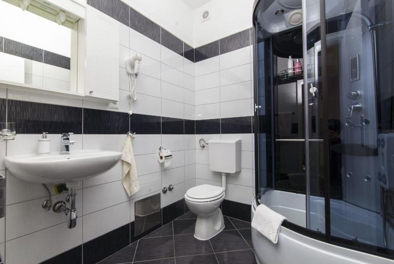 Five-Bedroom Holiday Home image 3