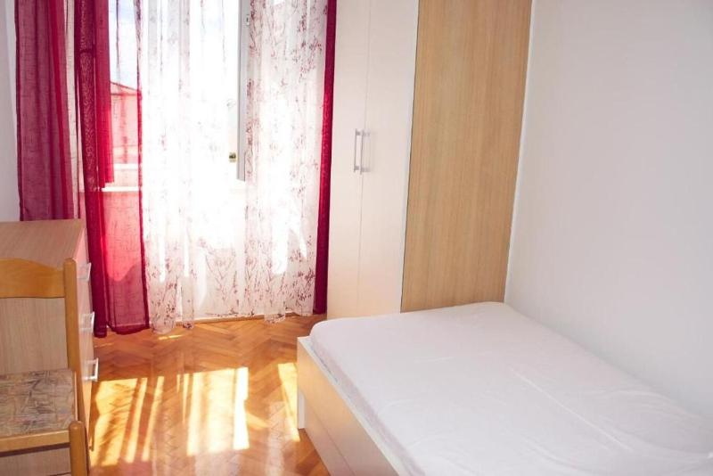 House Mari - image 15
