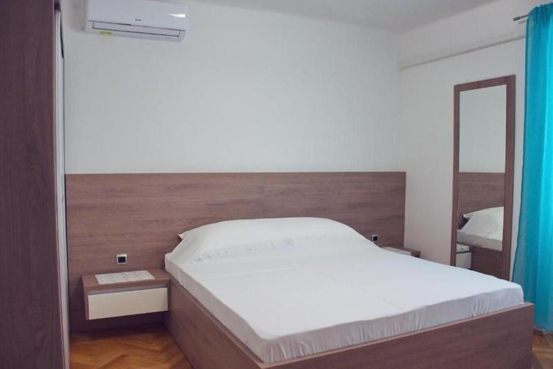House Mari - image 6