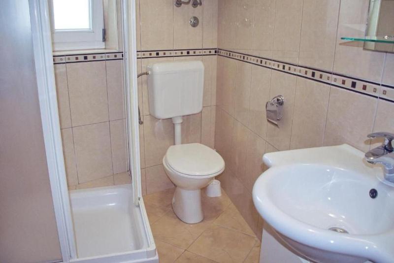 House Mari - image 10