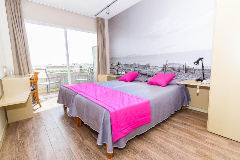 Twin Room image 1