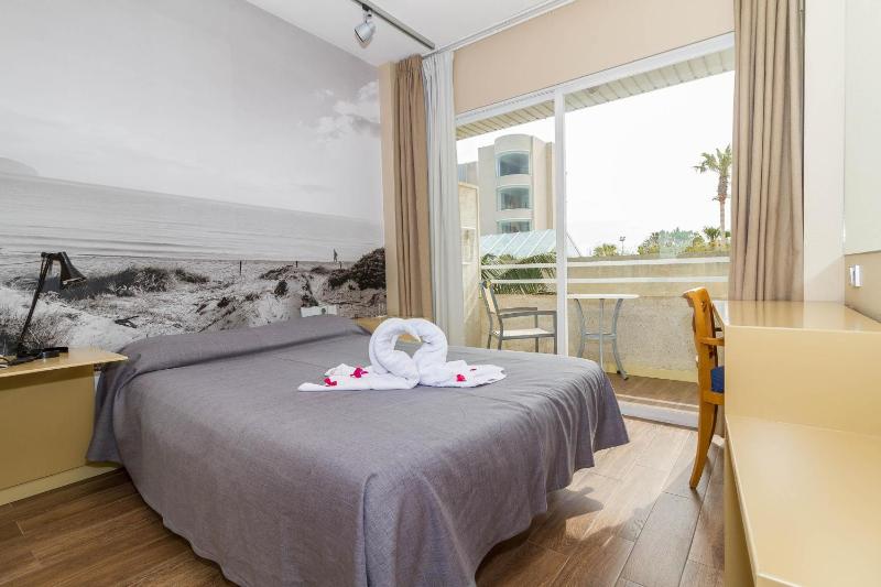 Single Room image 3