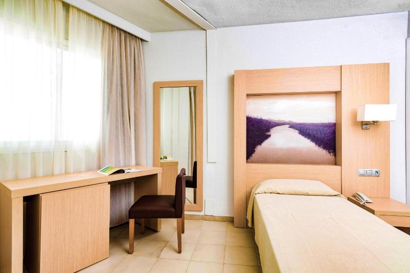 Single Room image 3