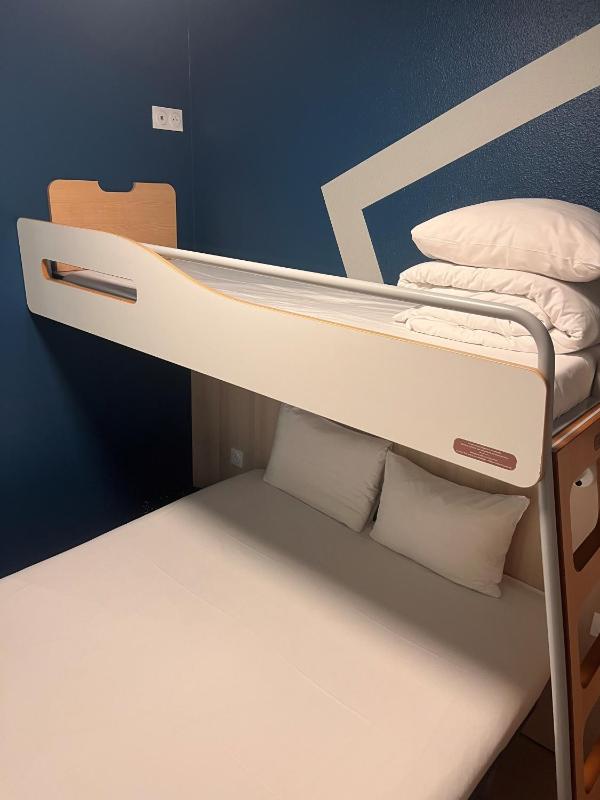 Triple Room with One Double Bed and One Bunk Bed image 2