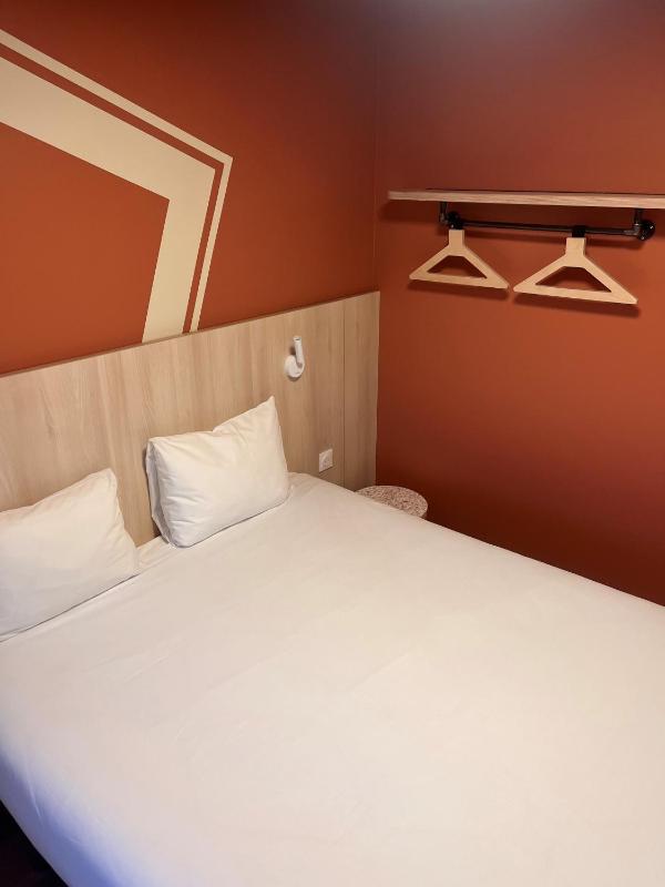 Classic Room with Double Bed image 2