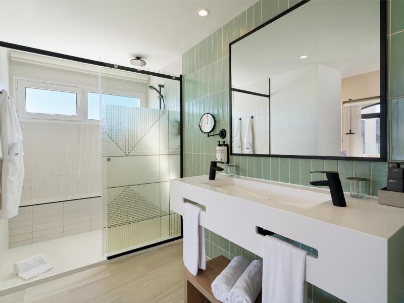 Junior Suite (2 Adults) image 2