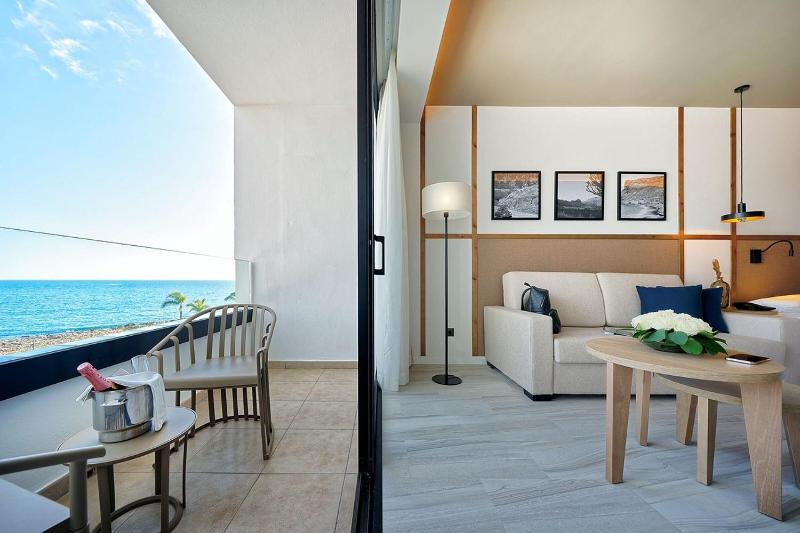 Junior Suite with Sea View (2 Adults) image 4