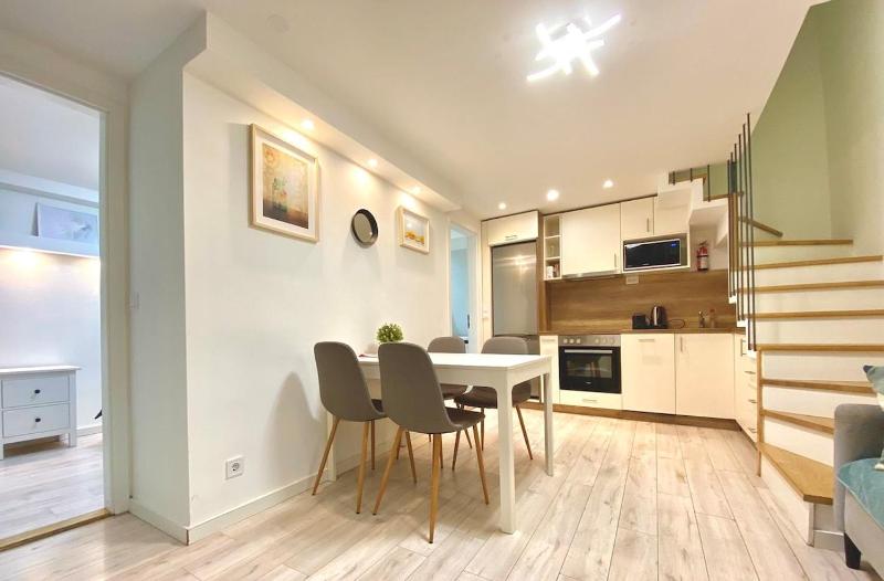 Cozy 3-Bedroom Home in the Center - image 1