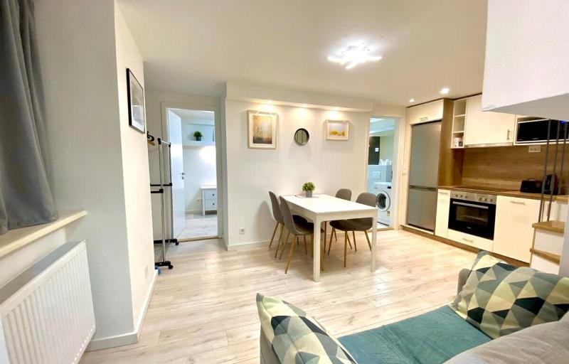 Cozy 3-Bedroom Home in the Center - image 7