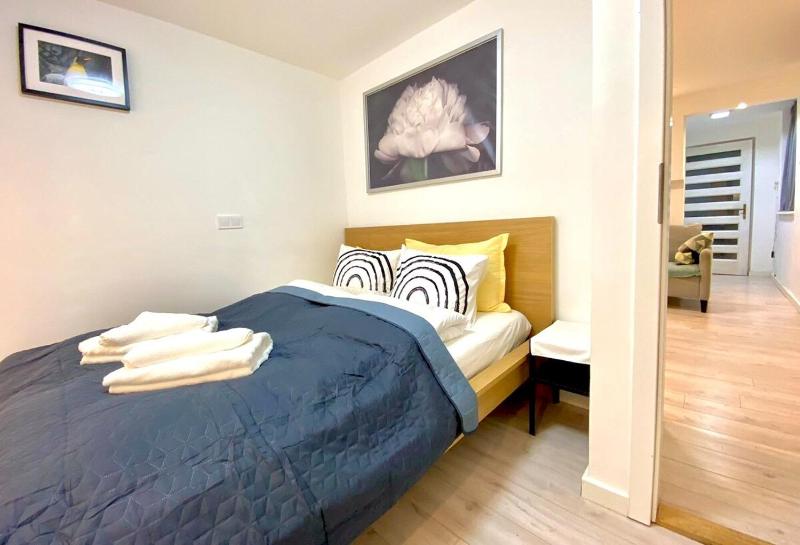 Cozy 3-Bedroom Home in the Center - image 10