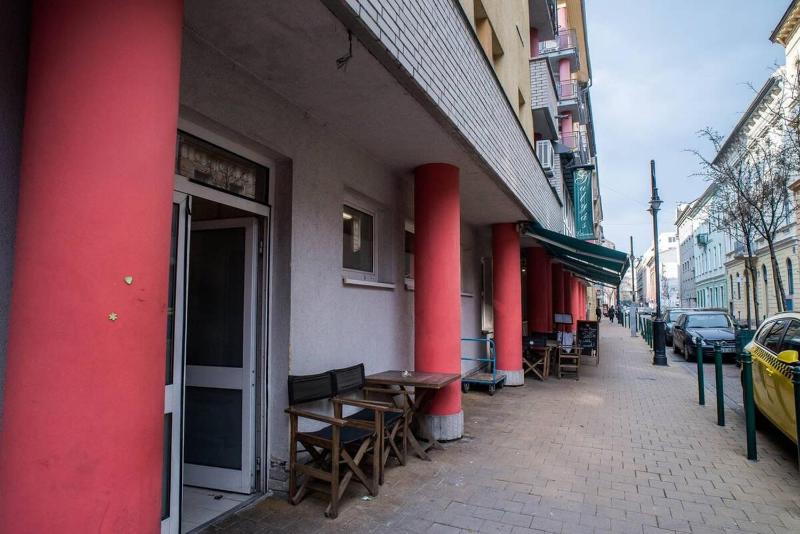 4-room home with AirCon and balcony free parking - image 10