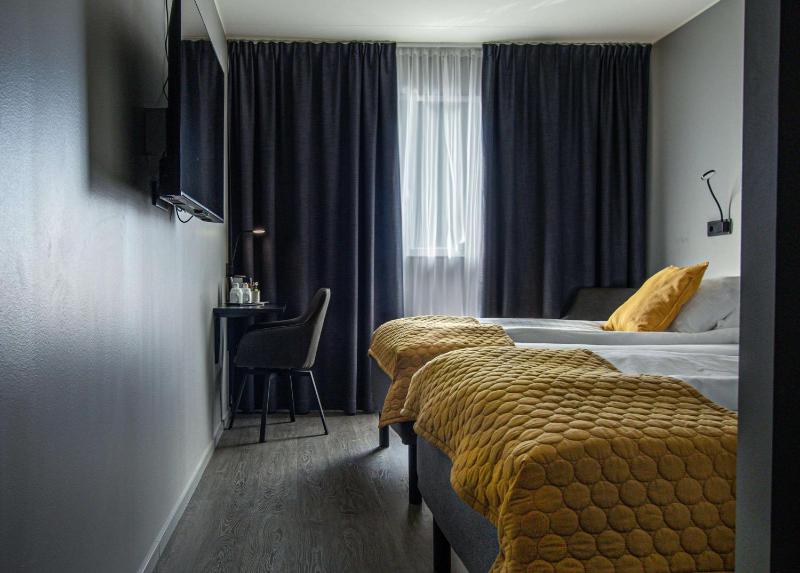 Twin Room image 1