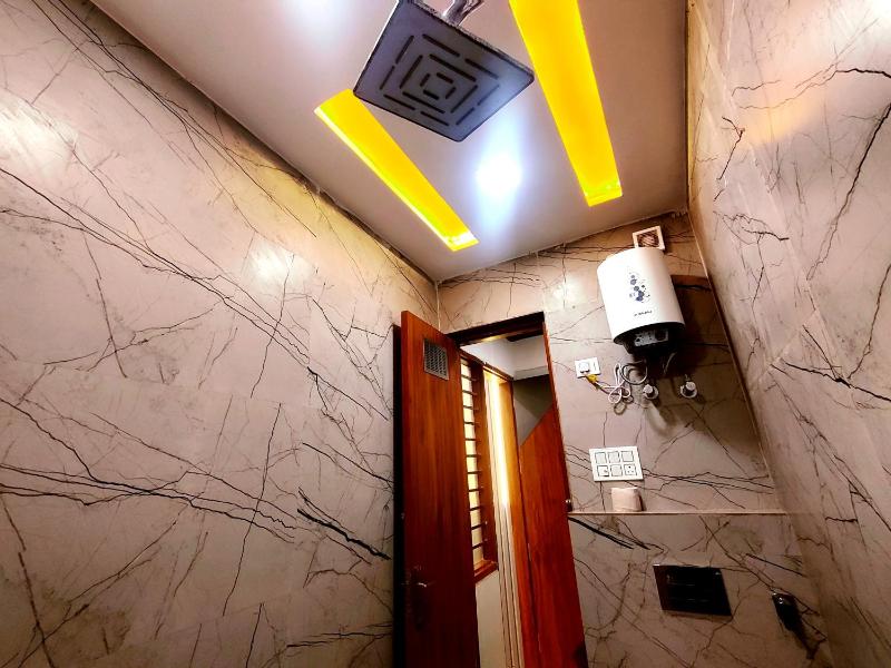 Premium Homestay Near Banke Bihari Ji with Power Backup-Free WiFi-Washing Machine in 1BHK - No Parking - image 12