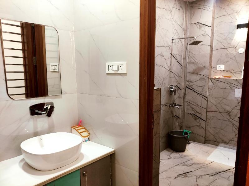 Premium Homestay Near Banke Bihari Ji with Power Backup-Free WiFi-Washing Machine in 1BHK - No Parking - image 10