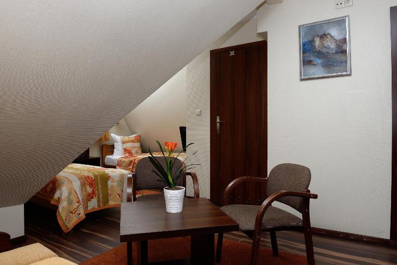 Twin Room (1 Adult) image 4