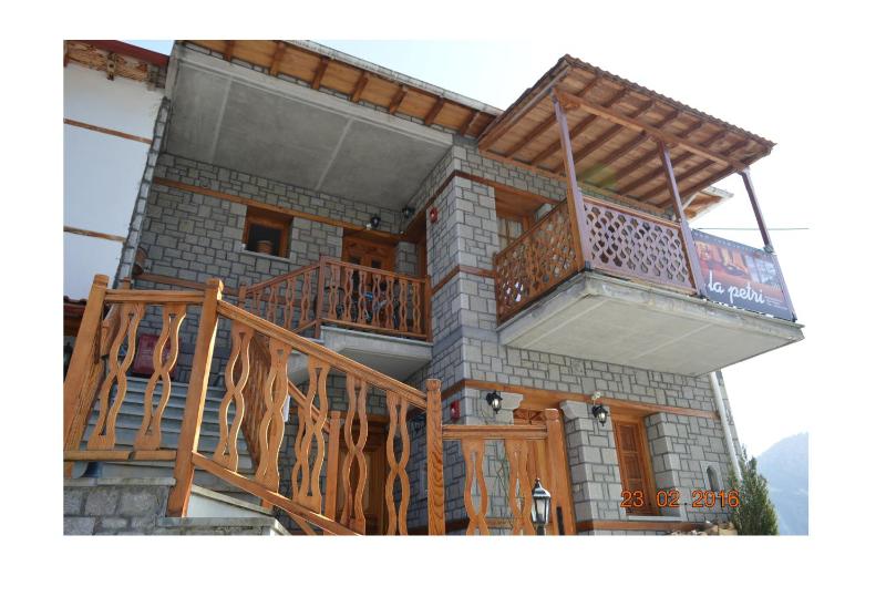 Apartment with Mountain View image 4