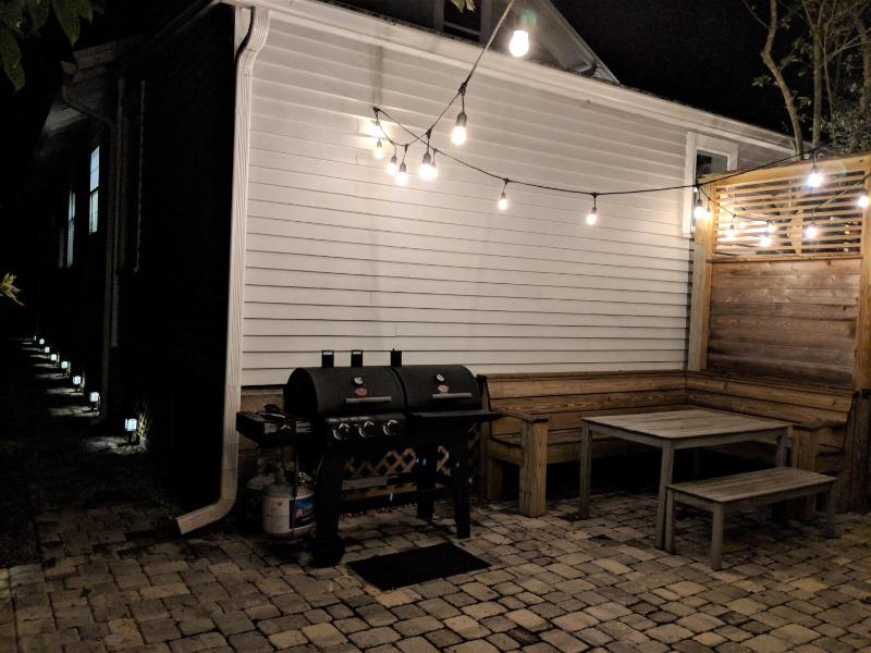 Renovated Lemon Guesthouse 4 KING Bedrooms Downtown Half Mile Stroll- Beach Only 3 Miles - image 18