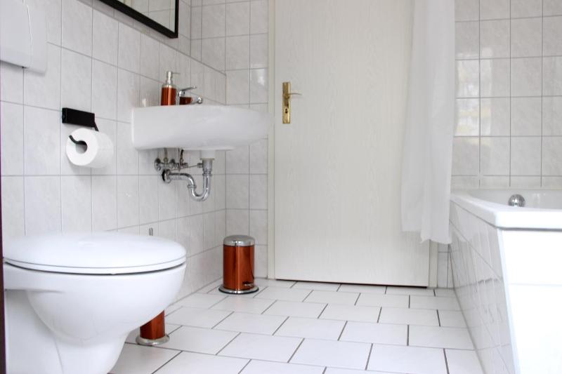 Superior One-Bedroom Apartment - Kurt Schumacher Strasse 21 (2nd Floor) image 4