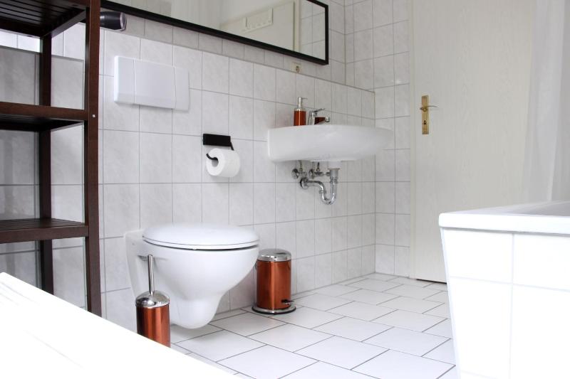 Superior One-Bedroom Apartment - Kurt Schumacher Strasse 21 (2nd Floor) image 3