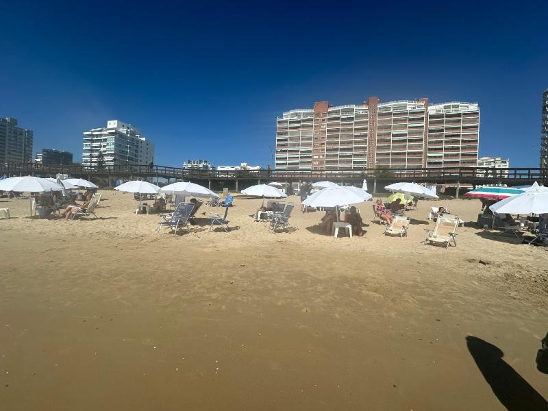 Frente al Mar Servicio de Playa A pasos de Gorlero y Puerto Garage Limpieza diaria - image 31