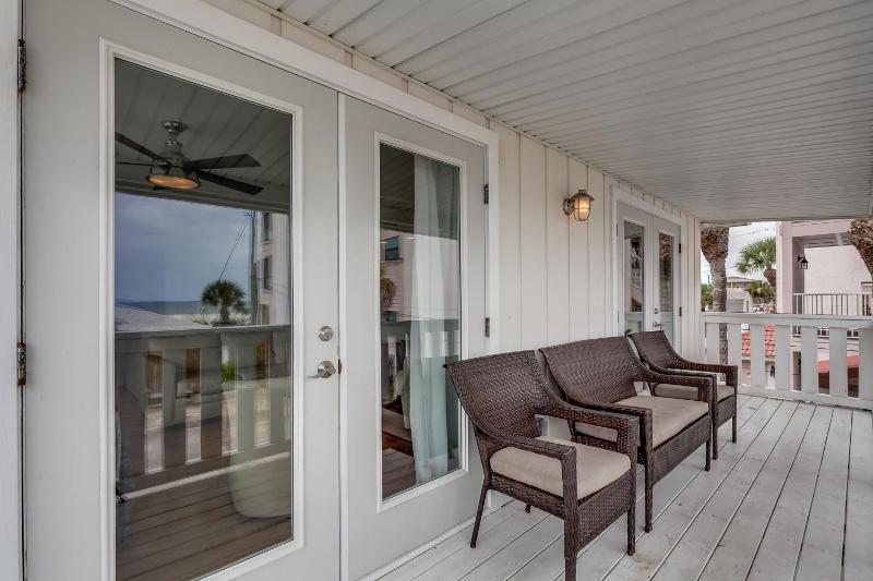 BEST BEACH Cottage Two Gorgeous Ocean Views - Renovated Like POTTERY BARN - Beach Steps Away - image 17