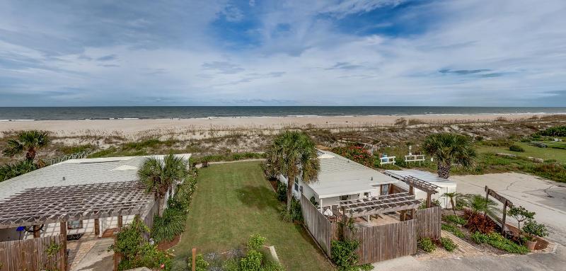 BEST BEACH Cottage Two Gorgeous Ocean Views - Renovated Like POTTERY BARN - Beach Steps Away - image 9