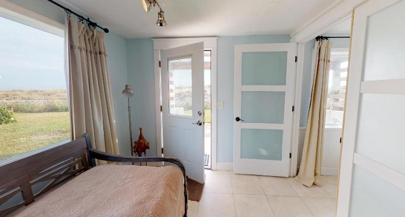 Cottage Four DIRECT OCEANFRONT Romantic Cottage Best Beach - Walk to Restaurants - Downtown only 5 Miles - image 22