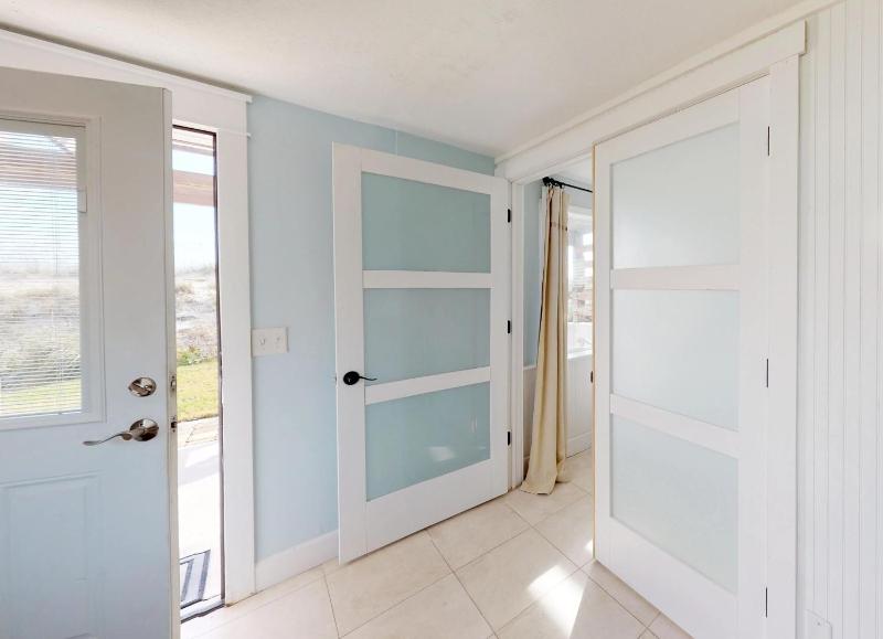 Cottage Four DIRECT OCEANFRONT Romantic Cottage Best Beach - Walk to Restaurants - Downtown only 5 Miles - image 8