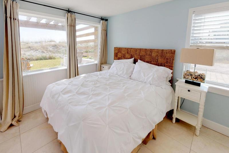 Cottage Four DIRECT OCEANFRONT Romantic Cottage Best Beach - Walk to Restaurants - Downtown only 5 Miles - image 18
