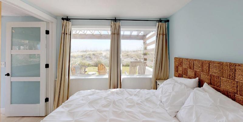 Cottage Four DIRECT OCEANFRONT Romantic Cottage Best Beach - Walk to Restaurants - Downtown only 5 Miles - image 20