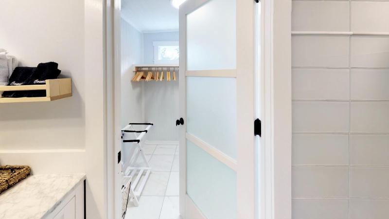 Palm View - Lovingly Renovated - 3 KINGS Half Mile Stroll to Historic DT - Beach just 3 Miles - image 37