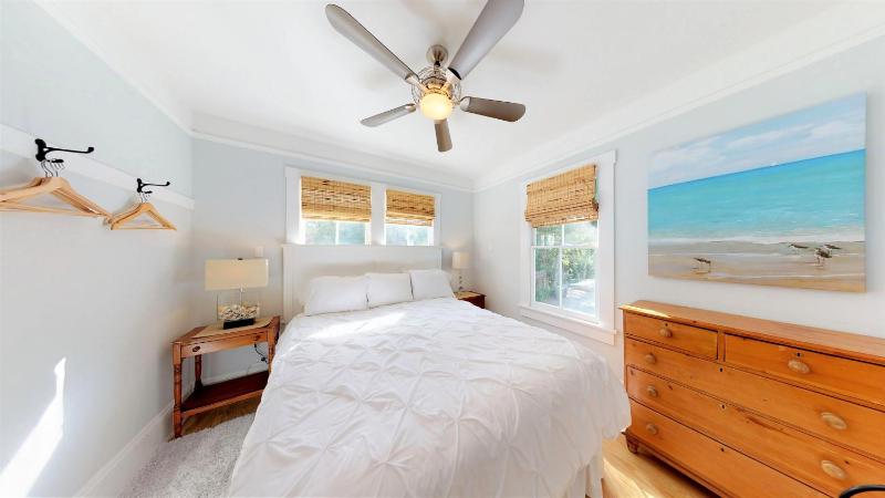Palm View - Lovingly Renovated - 3 KINGS Half Mile Stroll to Historic DT - Beach just 3 Miles - image 39