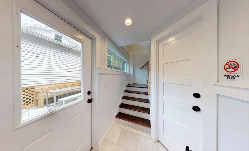 Palm View - Lovingly Renovated - 3 KINGS Half Mile Stroll to Historic DT - Beach just 3 Miles - image 28