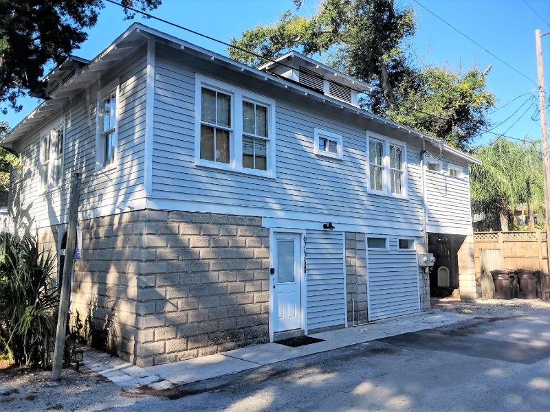 Palm View - Lovingly Renovated - 3 KINGS Half Mile Stroll to Historic DT - Beach just 3 Miles - image 29