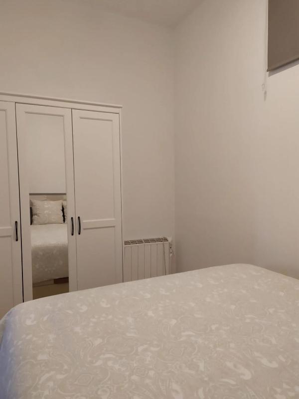 Cozy studio with A/C near Toledo - image 3