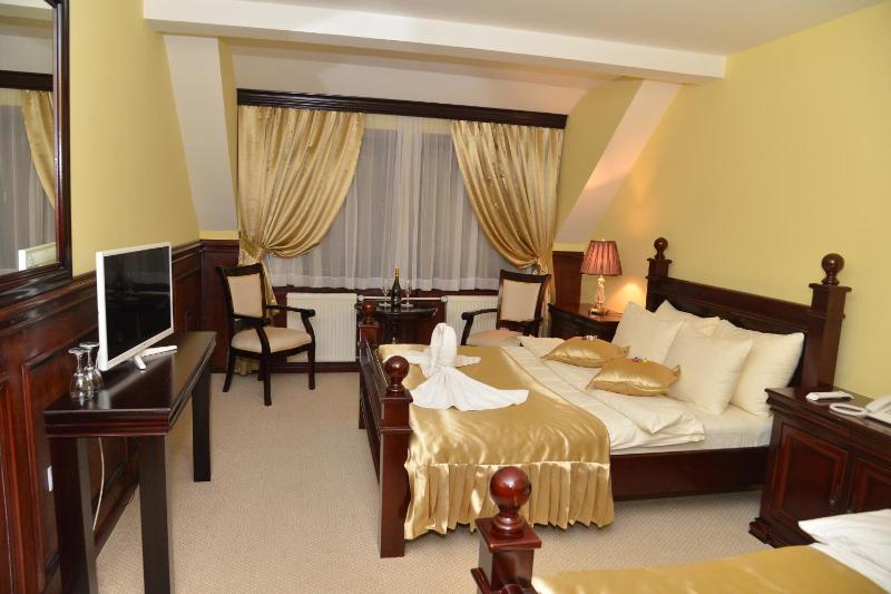 Family Room image 3