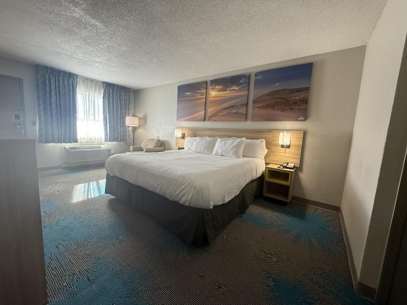 King Room - Mobility Access/Non-Smoking image 2