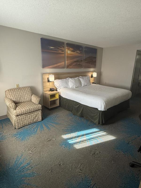 King Room - Mobility Access/Non-Smoking image 3