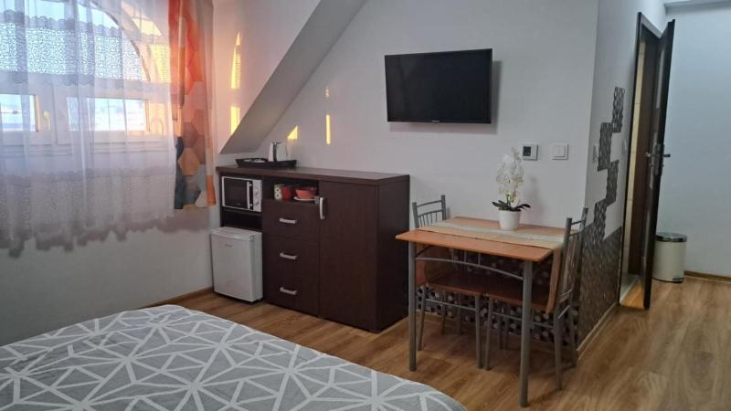 Double Room with Private Bathroom image 3