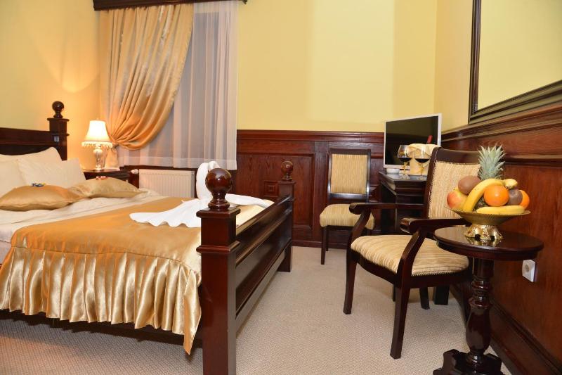 Deluxe Family Room image 3