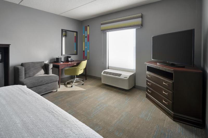 King Room with King Bed - Non-Smoking image 2