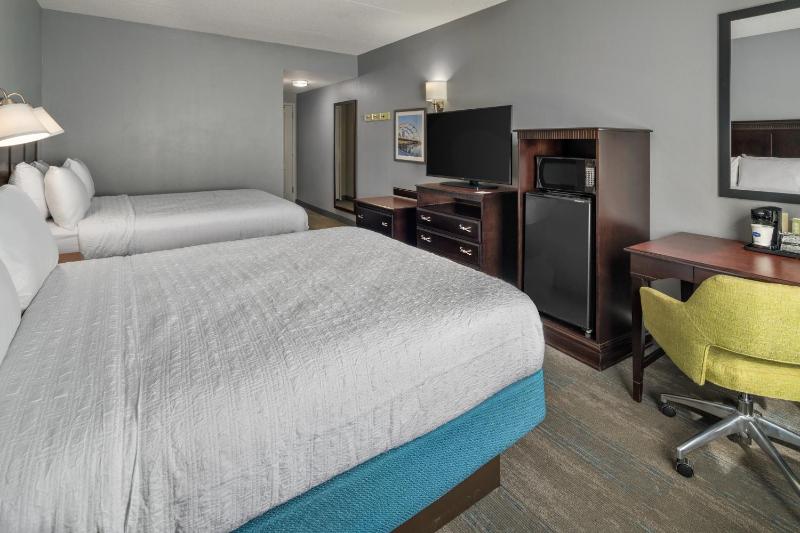 Room with Two Queen Beds - Non-Smoking image 3