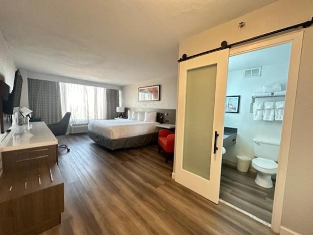 King Room image 3