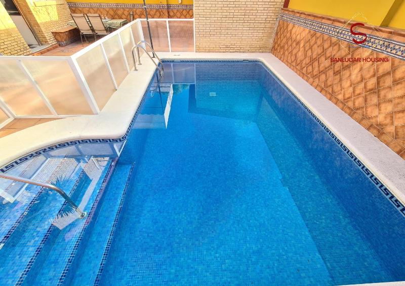 Casa Hermosilla con piscina by Sanlúcar Housing - image 4