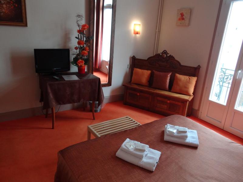 Double Room image 3