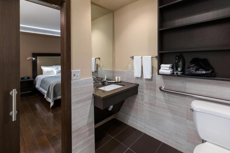 King Room - Disability Access image 4