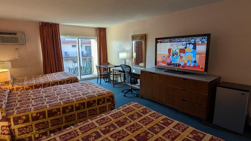 Deluxe Triple Room image 3
