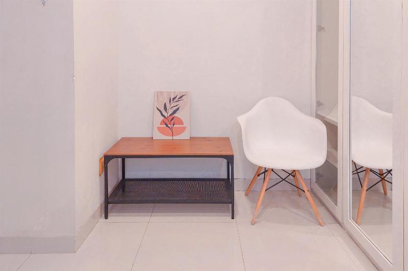 Warm and Homey 1BR at Brooklyn Alam Sutera Apartment By Travelio - image 6