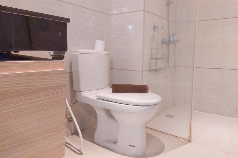 Warm and Homey 1BR at Brooklyn Alam Sutera Apartment By Travelio - image 16