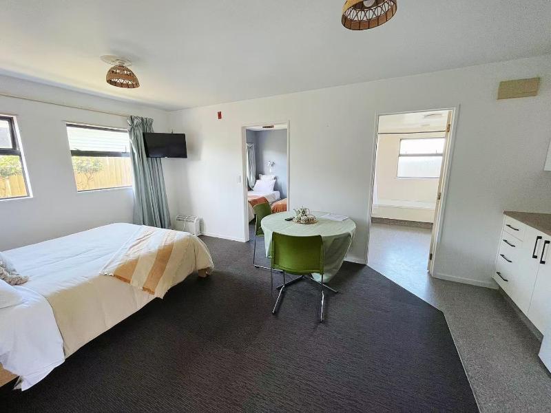 AAA Northlands Motel - image 24